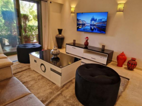 Deluxe apartment in the center of city with free wifi